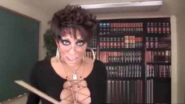mature shemale teacher Se La Casca