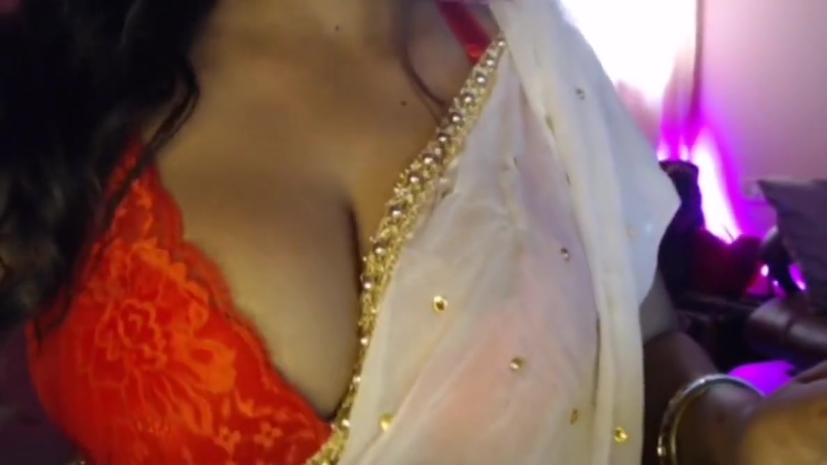 Desi Hot Girl Under Bra Hot Boobs Show