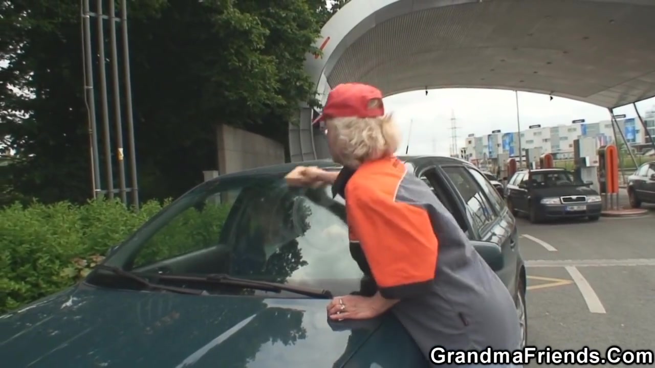 Picked Up Old Mature Woman Takes Dp