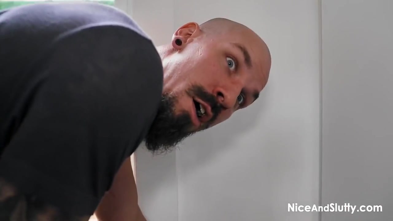 Cable Guy, Jayna Kay And Tony The D In Oops Gets Plugged By The At Niceandslutty