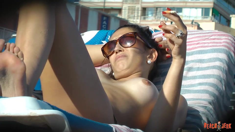 Boobs and sunbeds 17 - BeachJerk