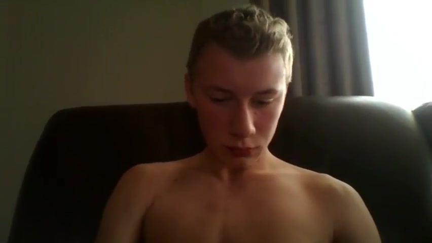 Twink Starts Wanking Quickly