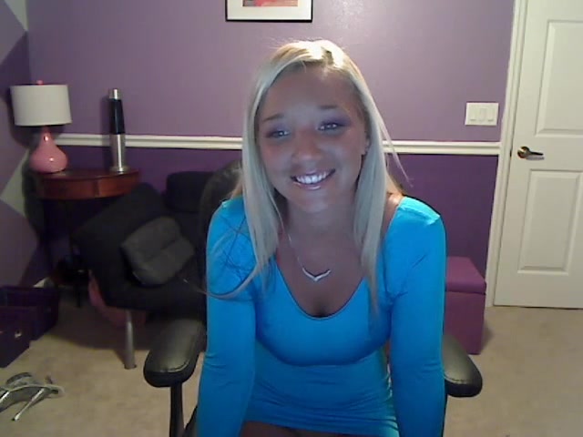 Hot blonde webcam model flashing her huge boobs for the viewers