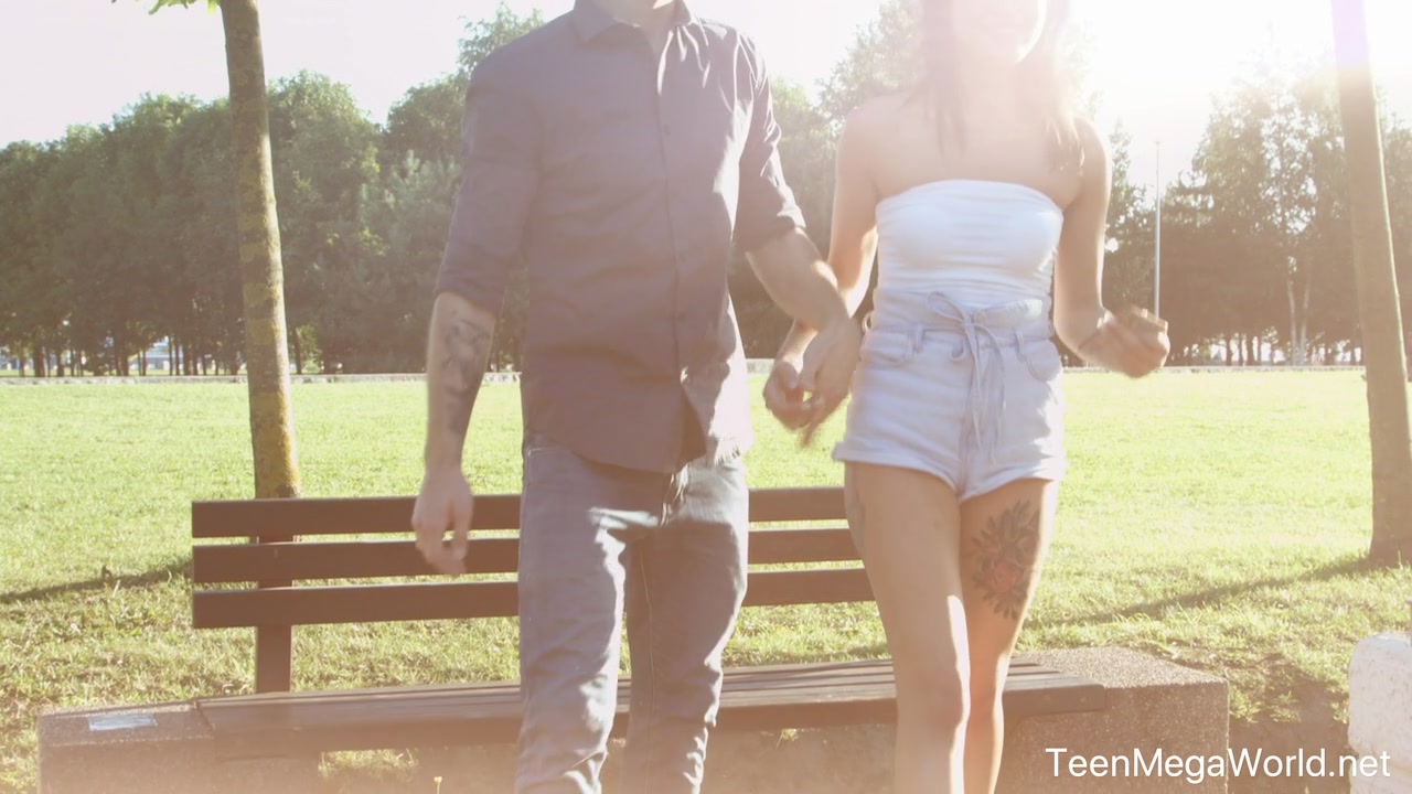 Stud paints cutie with sperm - X-Angels