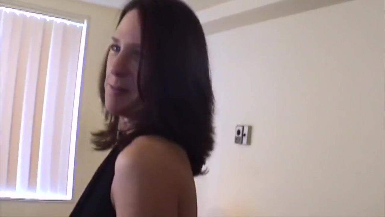 Hd- White Housewife Has Fun With - Black Bull