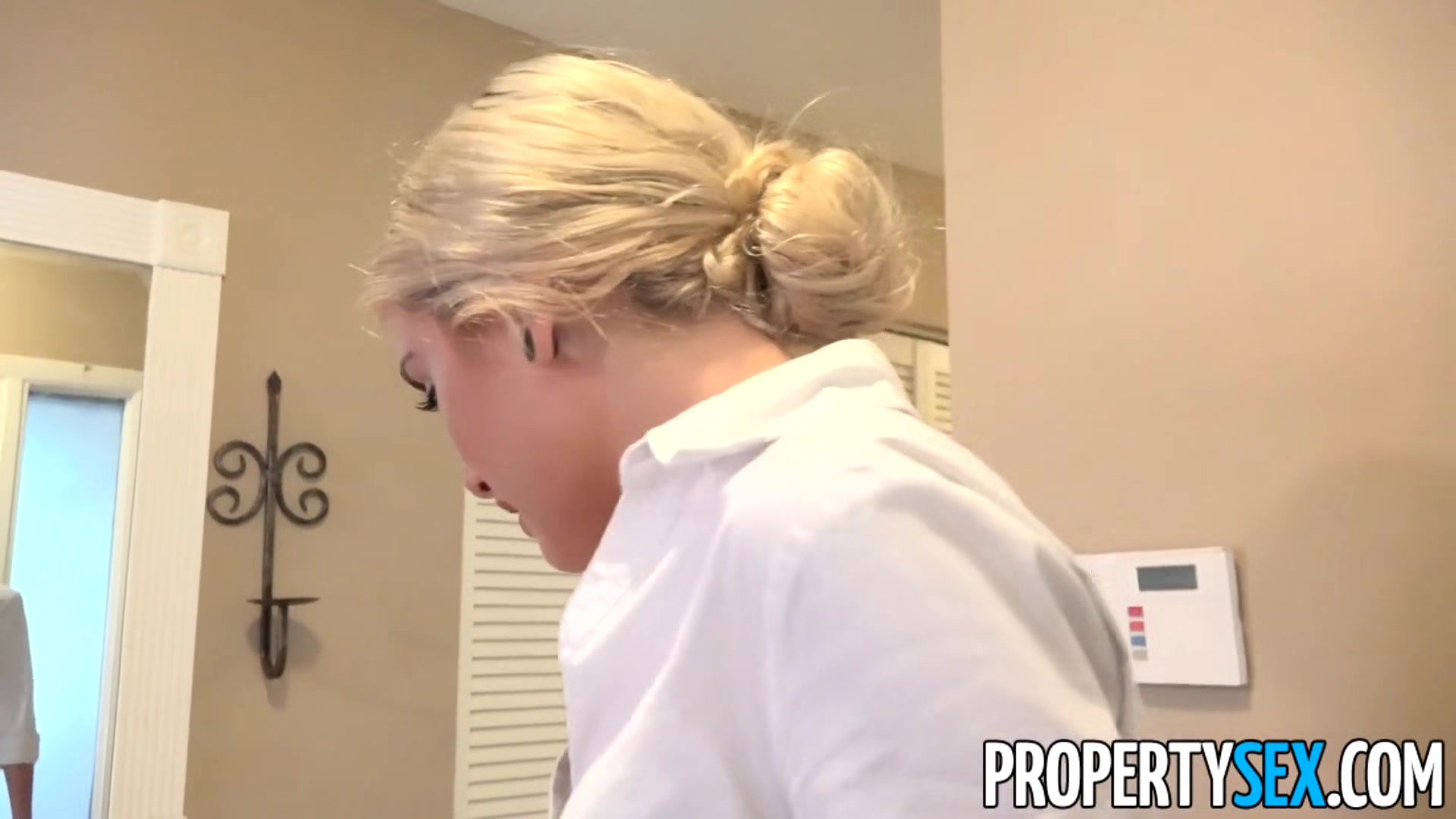 Real Estate Agent Naomi Woods Bangs Potential Homebuyer