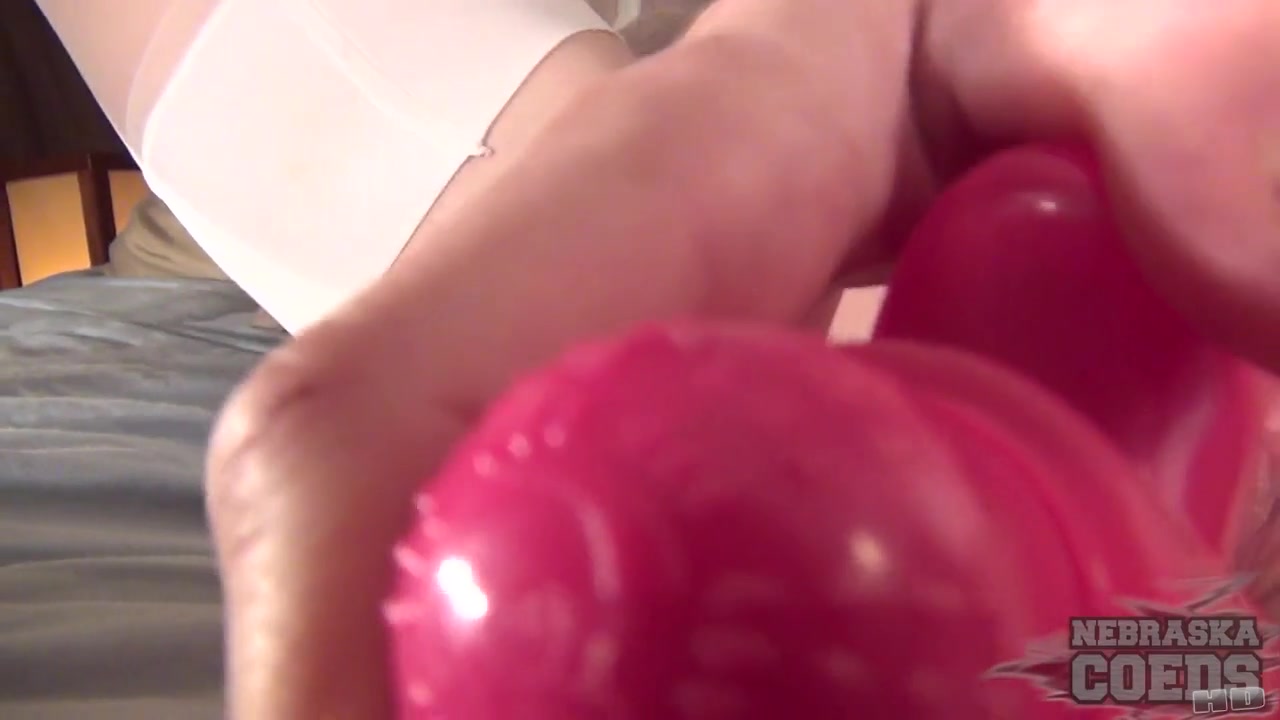 Envey Showing Us Her Des Moines Iowa Apartment First Time Dildo Lingerie Pov - NebraskaCoeds