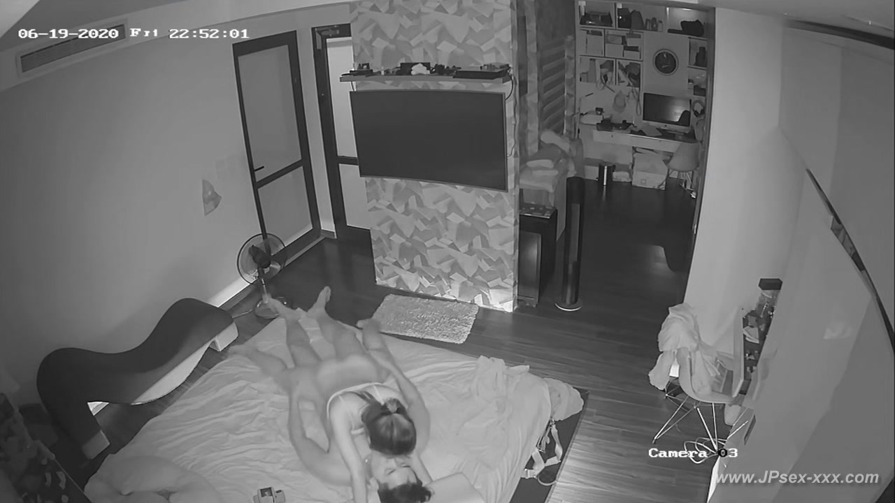 Hackers use the camera to remote monitoring of a lover's home life.587