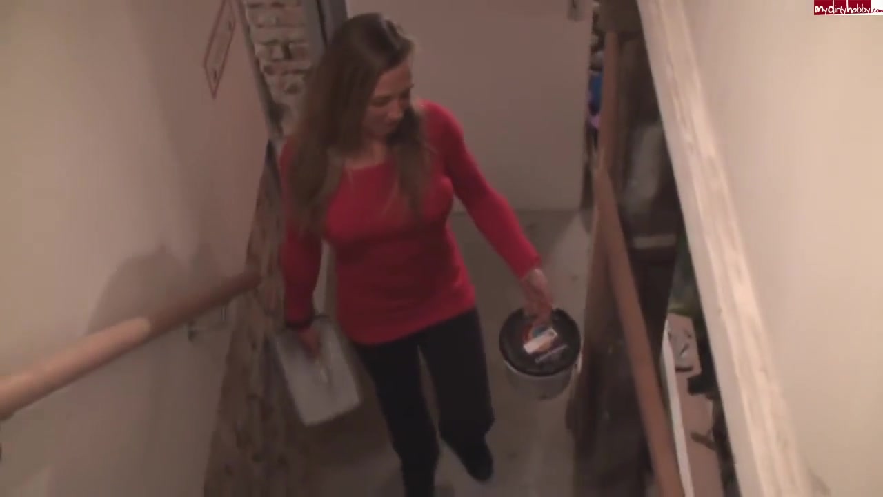 Blondine Bietet Sich An Und Wird Angepisst