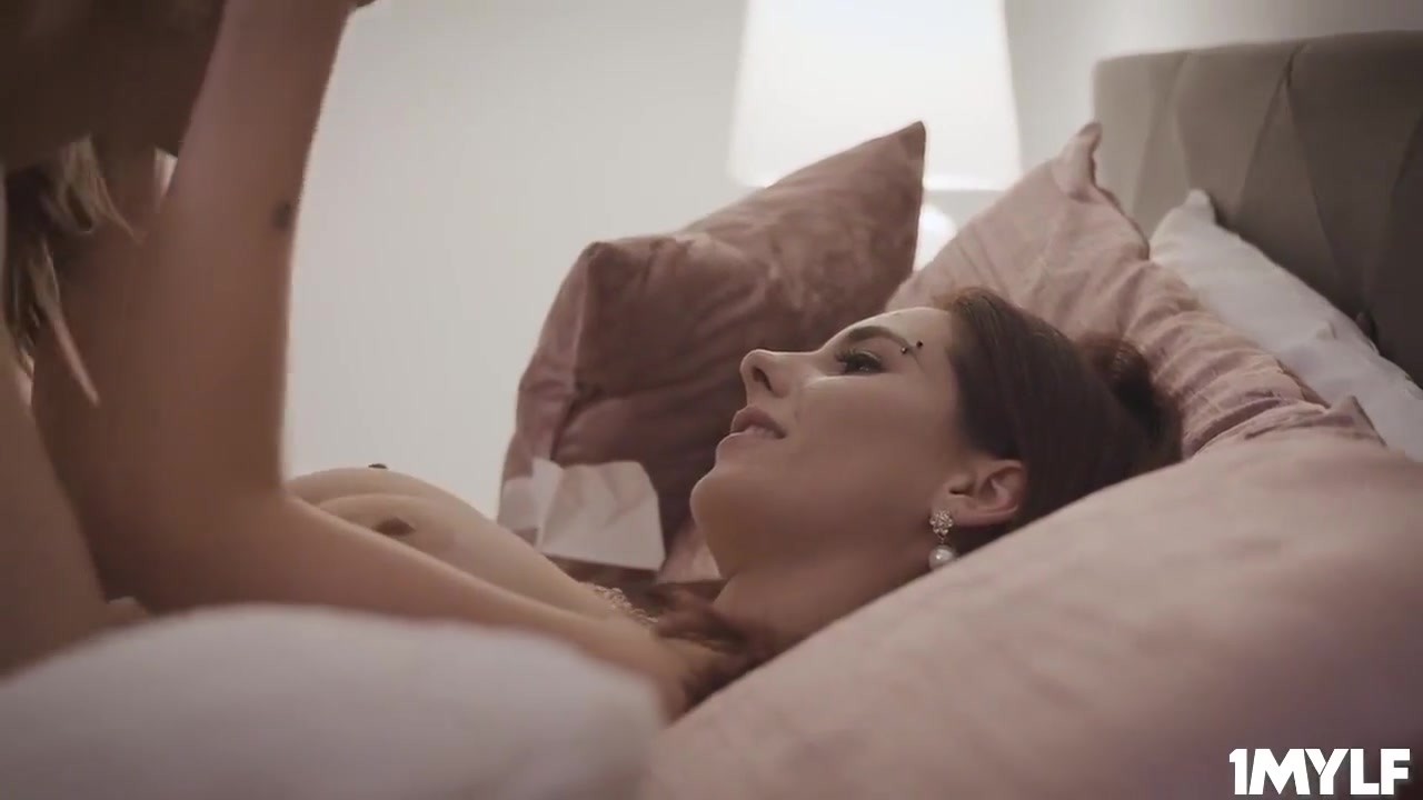 Gets Pleasured By Her Hot Stepmom With Kristy May