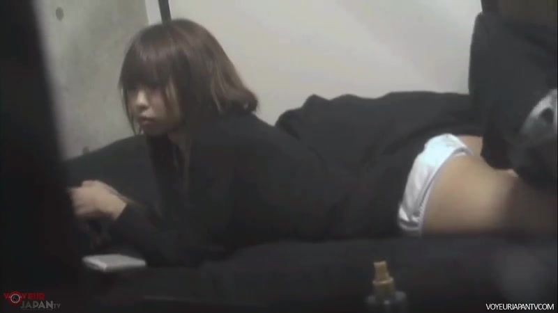 A Little Snatch Before Bed - VoyeurJapanTV