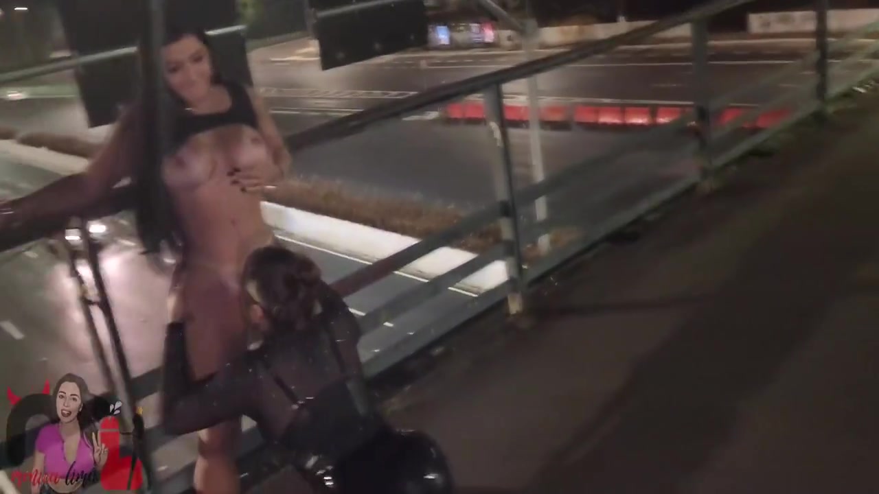 Eu E A Novinha Gostosa Estavamos Com Tanto Tesao Que Fomos Transar Na Rua Mesmo, Encima Do Viaduto, Deu Ruim E Quase Fomos Pegas Pela Policia! 6 Min - Monica Lima And O Corno