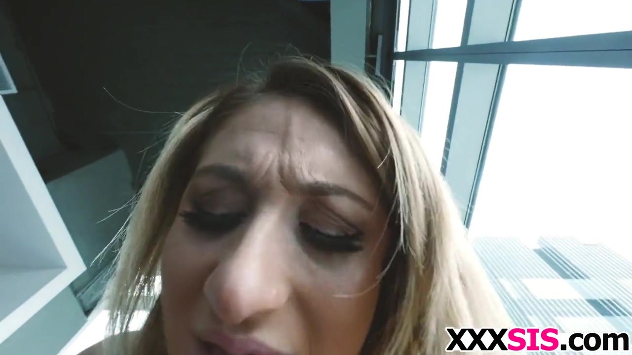 Cute Stepsister Chloe Lane Gets Nailed With Amie Boo