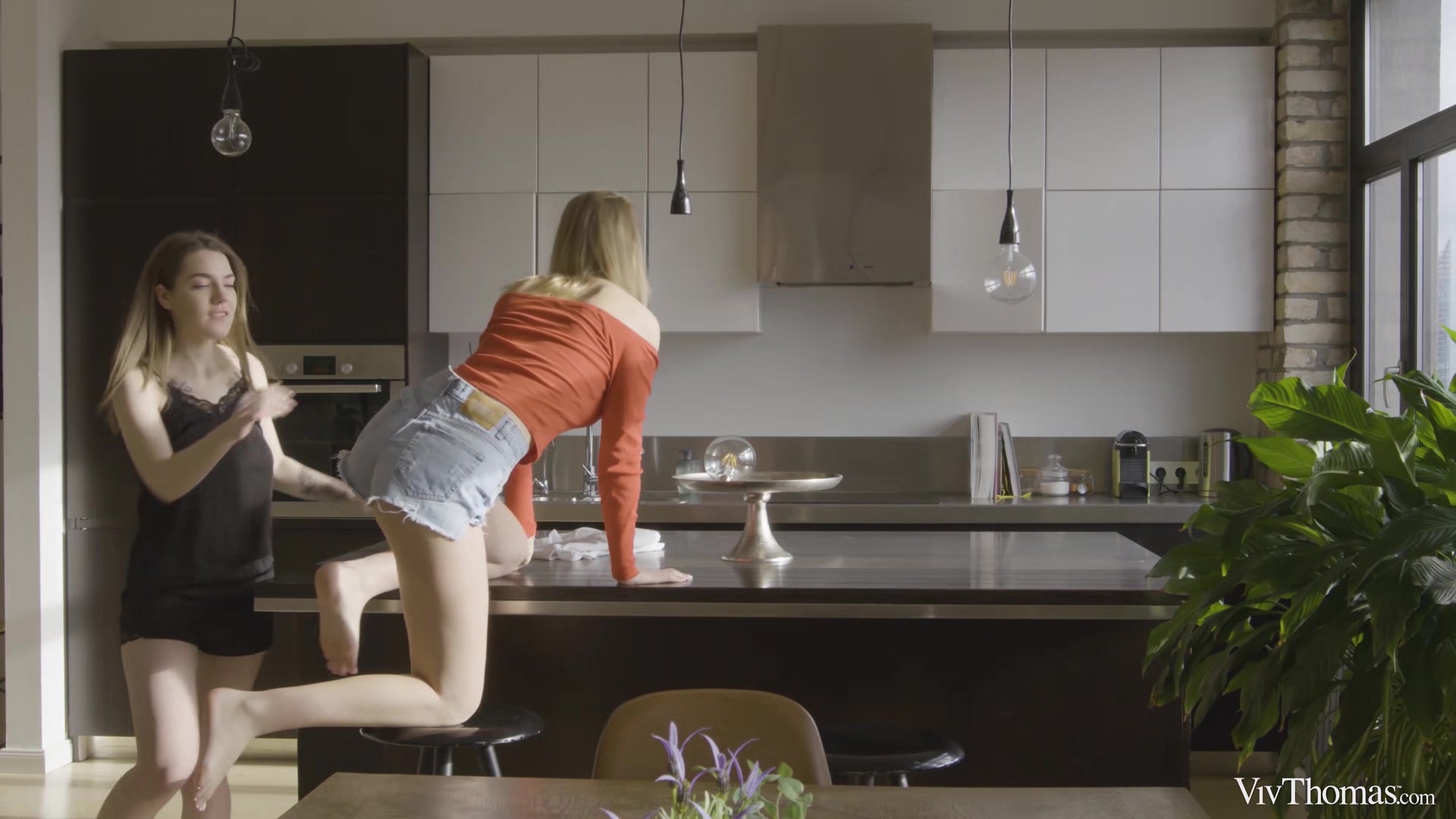 Light Me Up - Casey A & Kiere - VivThomas