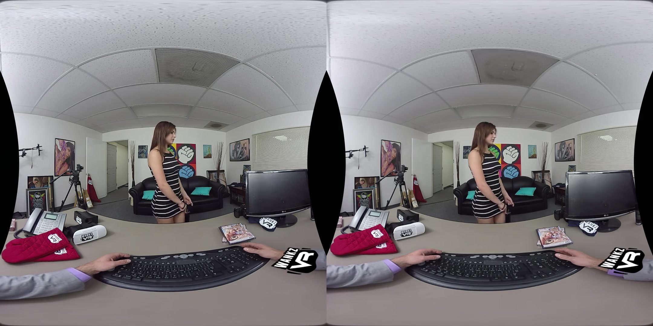 Casting Couch VR - Busty Pornstar Leah Gotti VR Porn