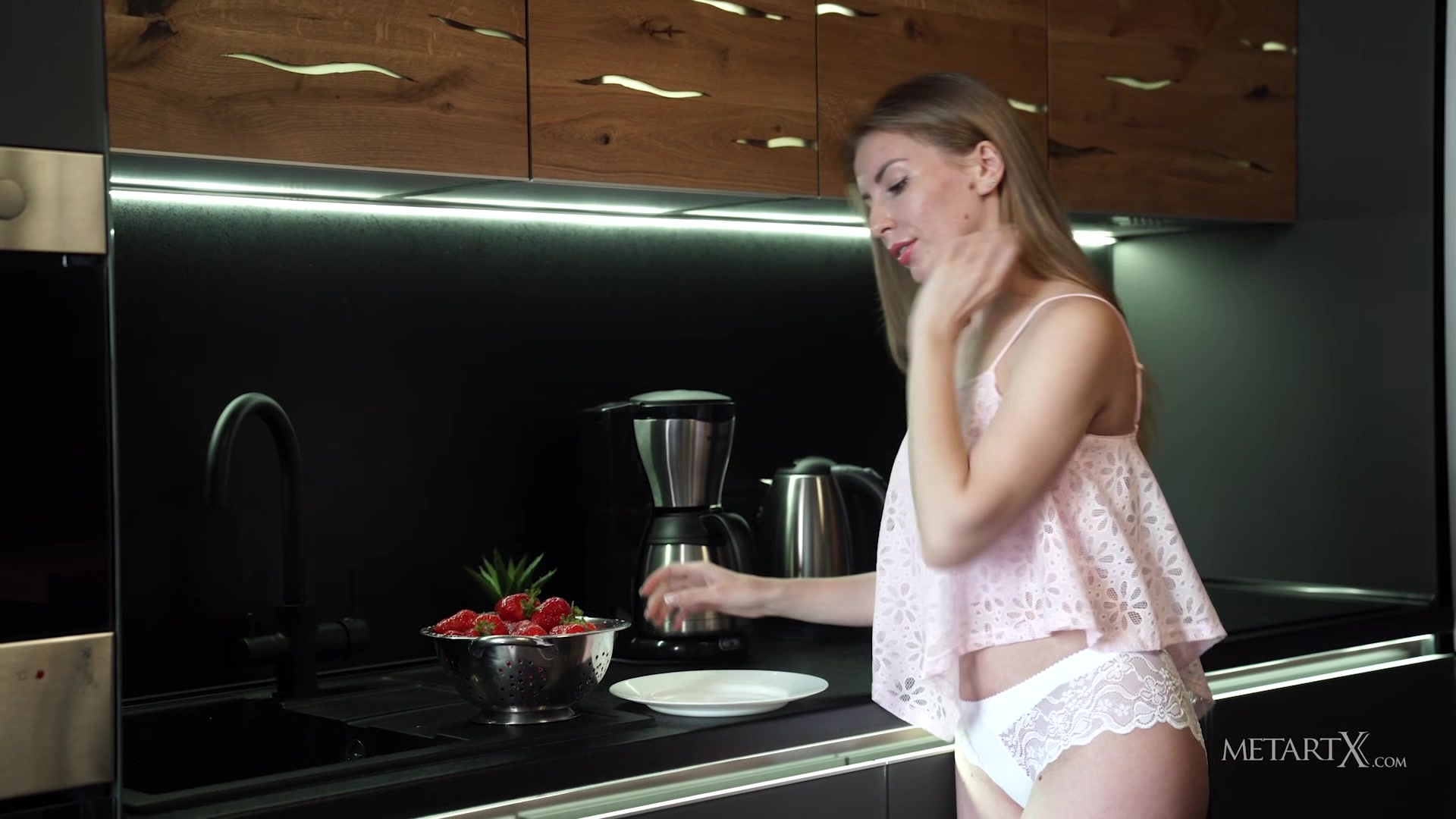 Strawberry - Bjorg Larson - MetartX