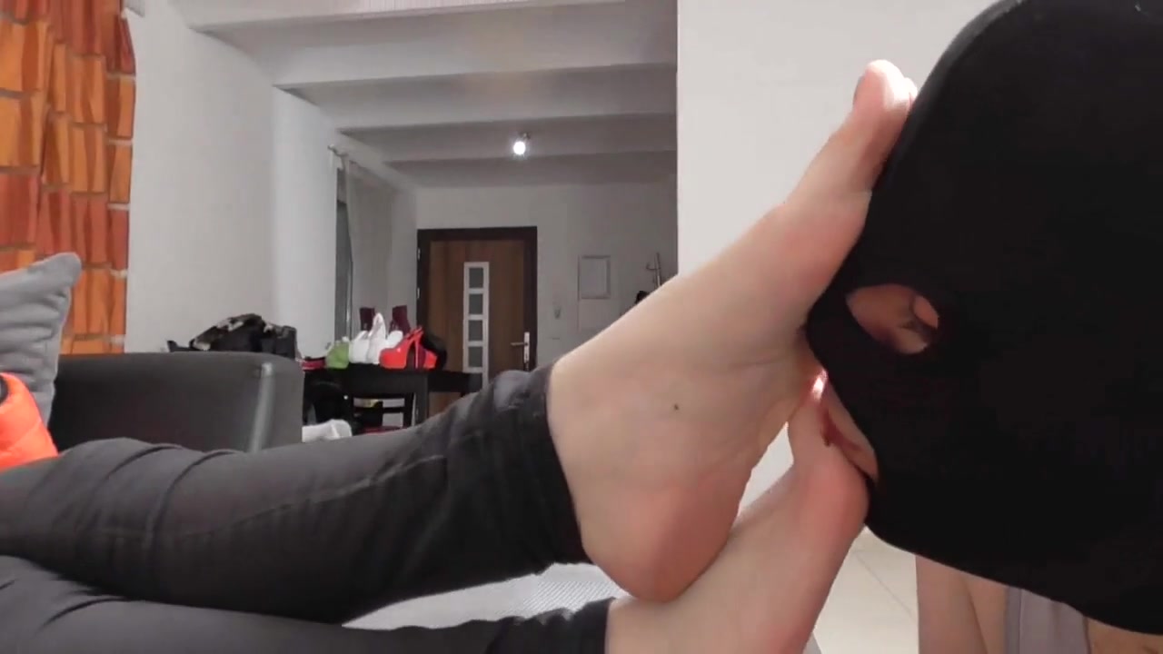 Slave can't stop worshiping mistress feet by Foot Girls