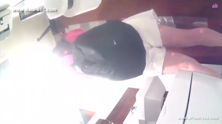 peeping Korean restaurant toilet.10