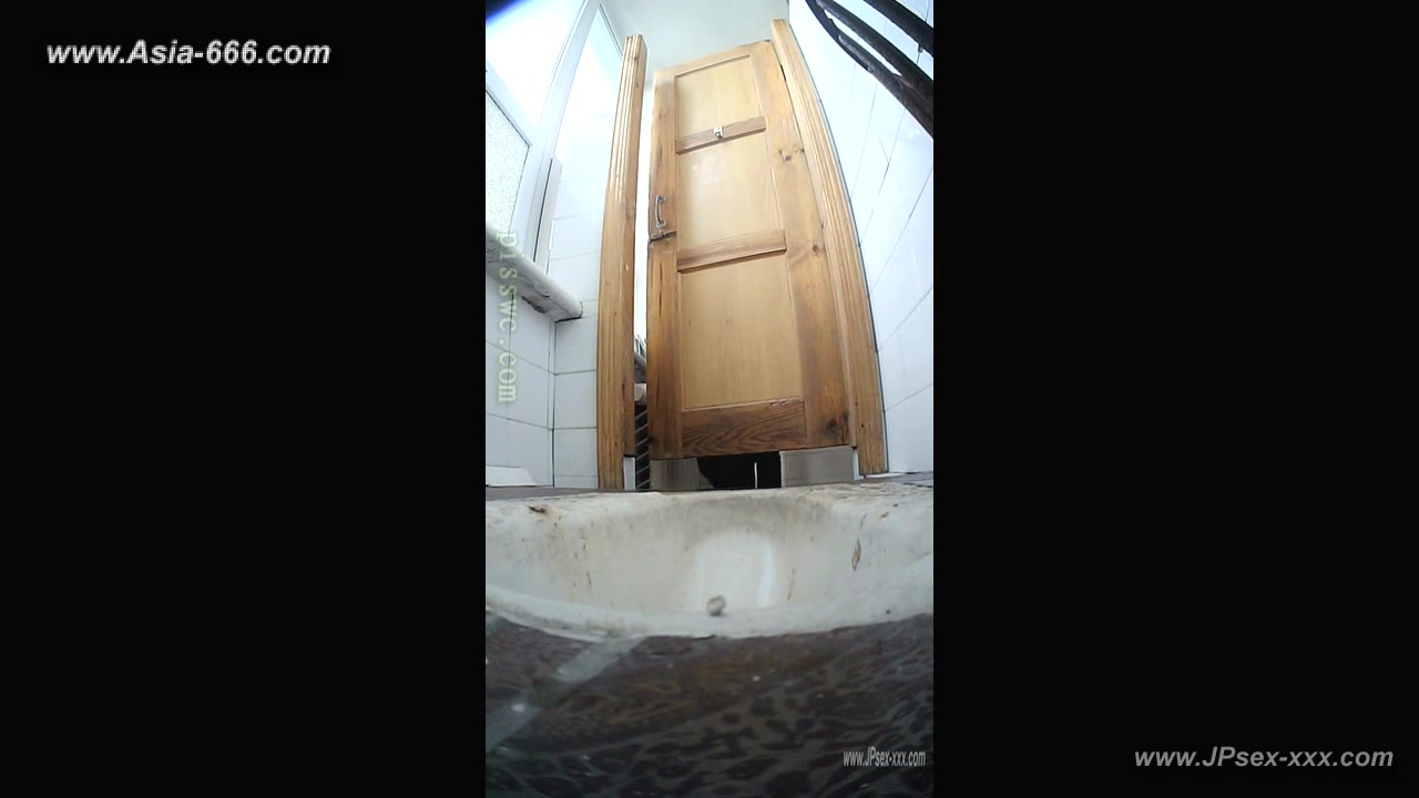 peeping blondes go to toilet.39