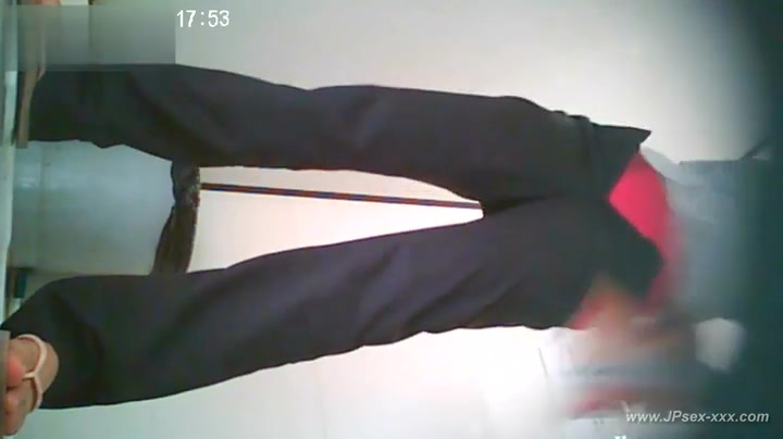 chinese girl go to toilet.22
