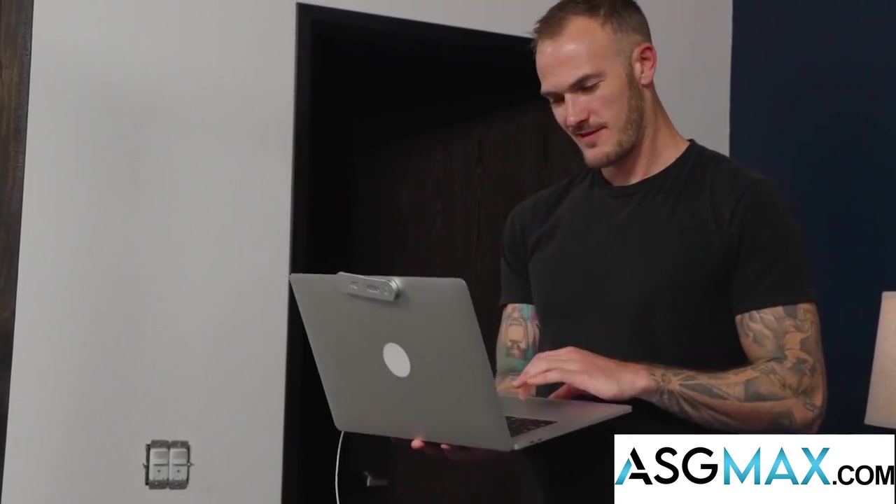 Jack Waters - Cross-generational Flip Fuck - Hunk Stepdad Christian Catches & Claims Duok