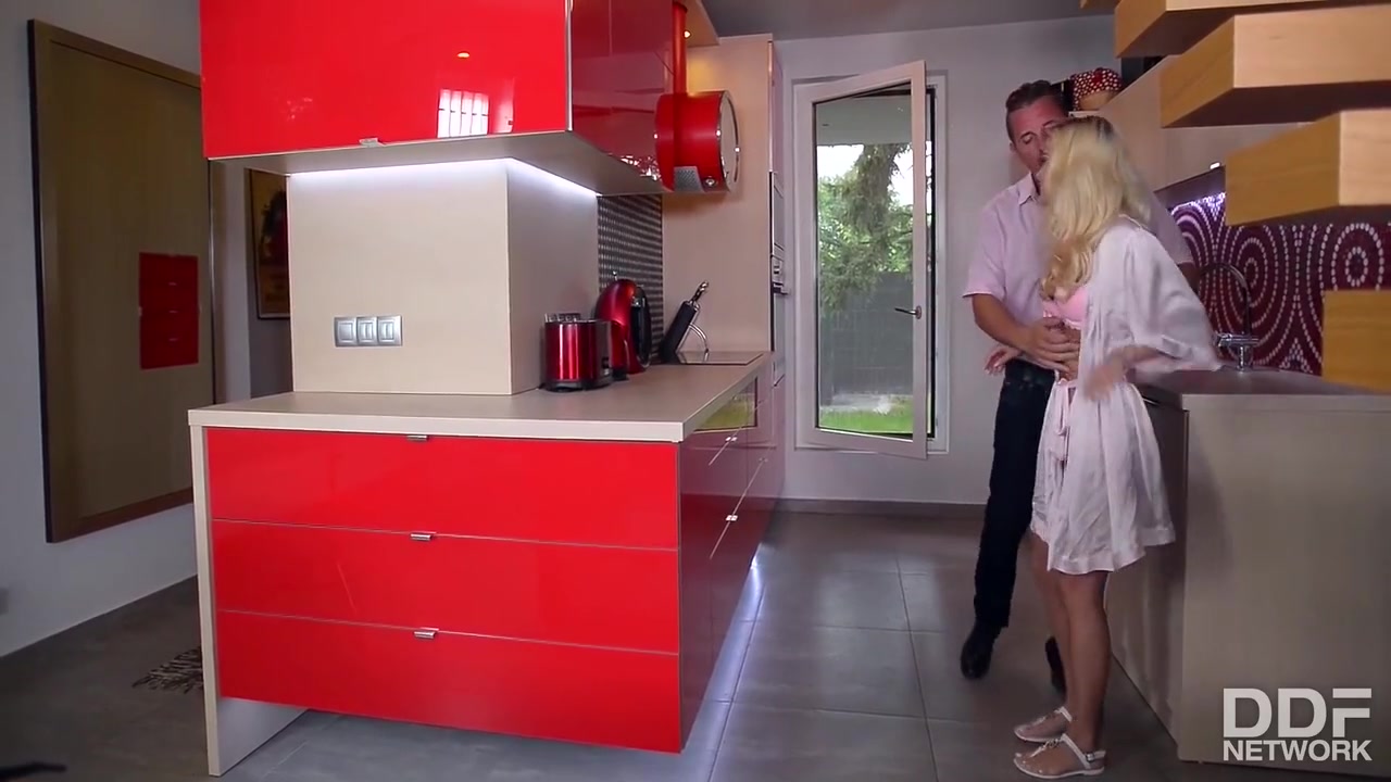 Extra Hot Blondies Get Their Asses Fucked 12 Min - Candee Licious And Chloe Lacourt