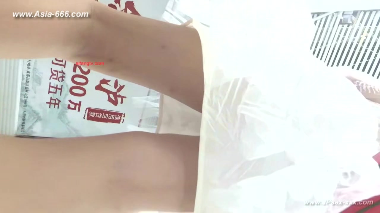 peeping chinese amateur upskirt.103