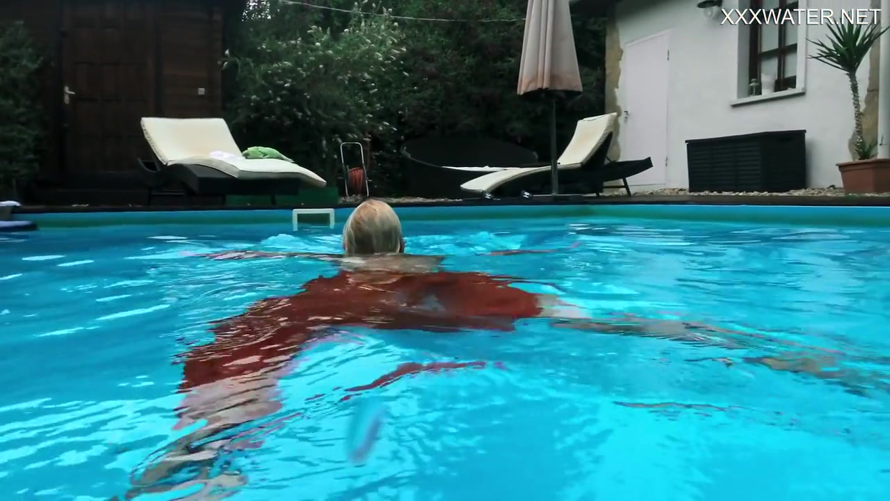 Russian Gorgeous Beauty Horny In The Pool