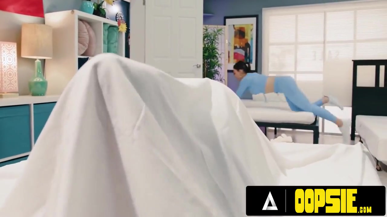 Two Hot Trans And Test A New Mattress By Fucking The Hot Vendor With Emma Rose, Siri Dahl And Ariel Demure