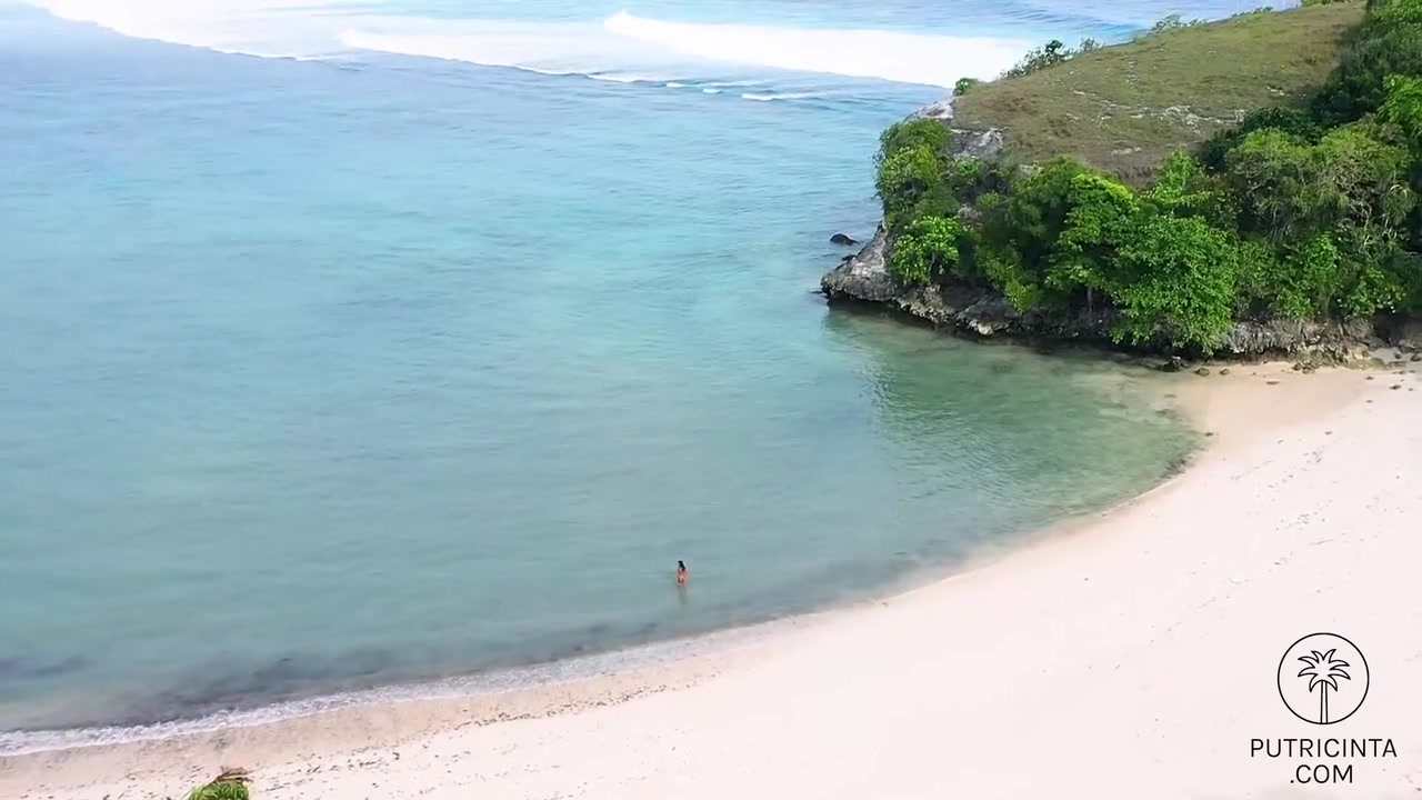 Stripping On A Beautiful Tropical Beach - Putri Cinta