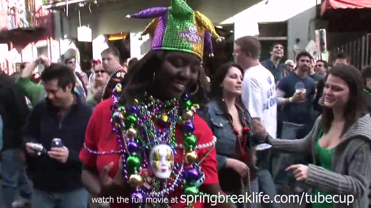 SpringBreakLife Video: Mardi Gras Flashers