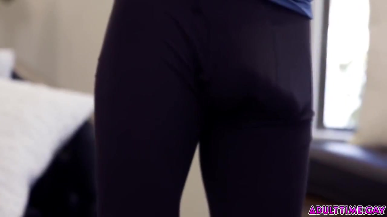 Jesse Stone, Adrian Hart And Gay Porn In Athletes And Get Horny In Their Super-tight Yoga Clothes! 6 Min