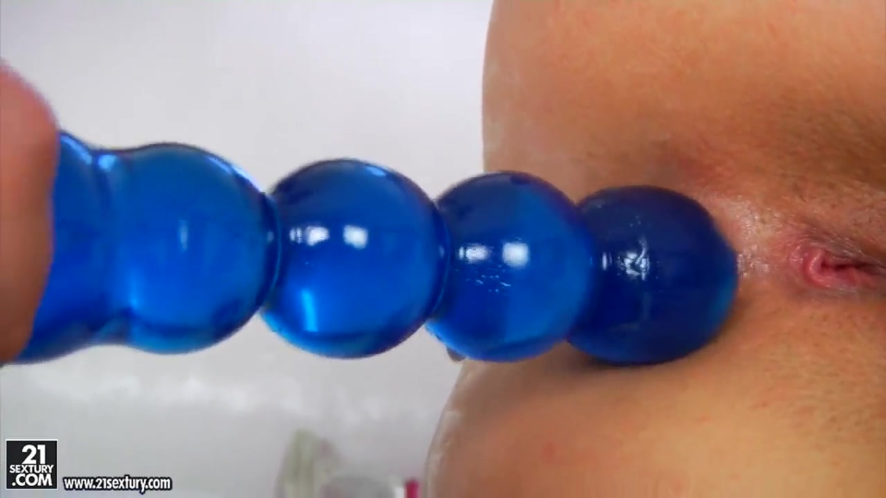 Young Sexy bitch Marya adores anal trainings