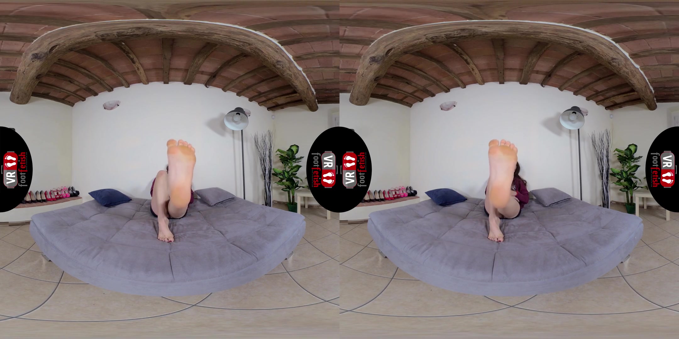Barefoot Tecla Spreads Her Sexy Toes Apart Widely - Alt Girl Foot Fetish