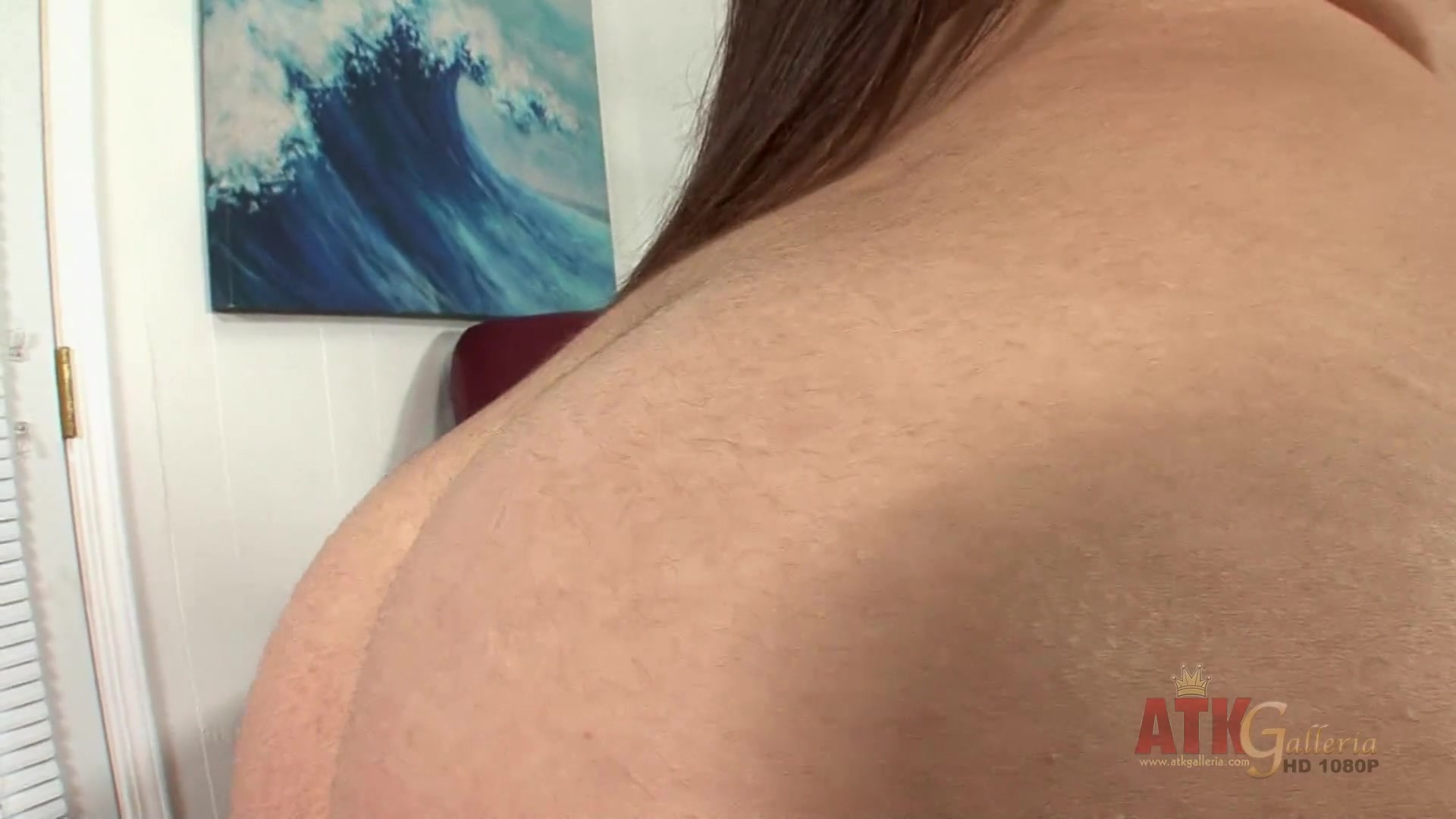 Bespectacled babe's masturbation