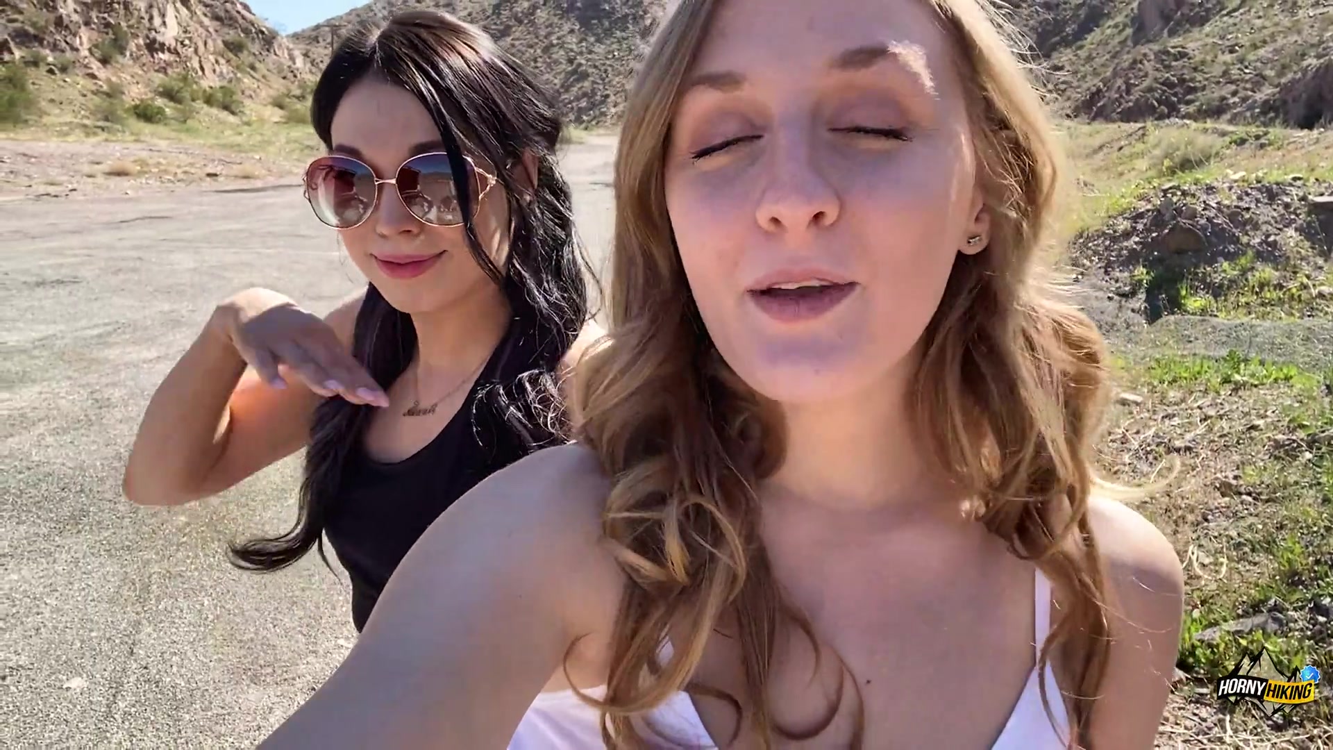 Adventure Porn Threesome With Anna Bailey - Sex Movies Featuring Molly Pills