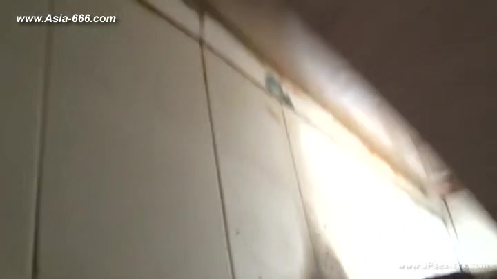 chinese girls go to toilet.105