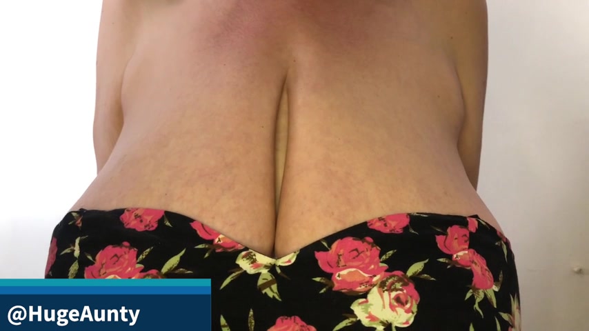 Storytime with Mrs Huge Aunty - SecretHandful