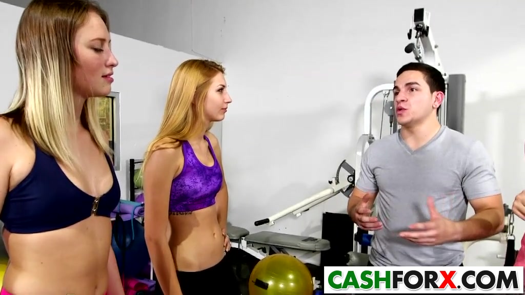 Sexy ass gal gets wild for some bucks