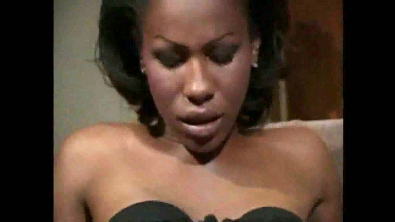 Ebony sex with a pretty tranny