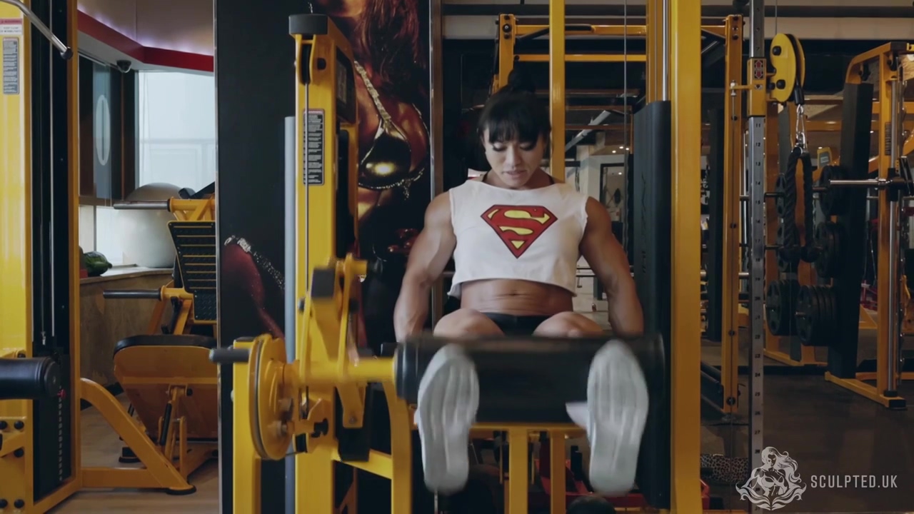 Mrs Chunri, Can You Feel The Scent Of Her Muscles?
