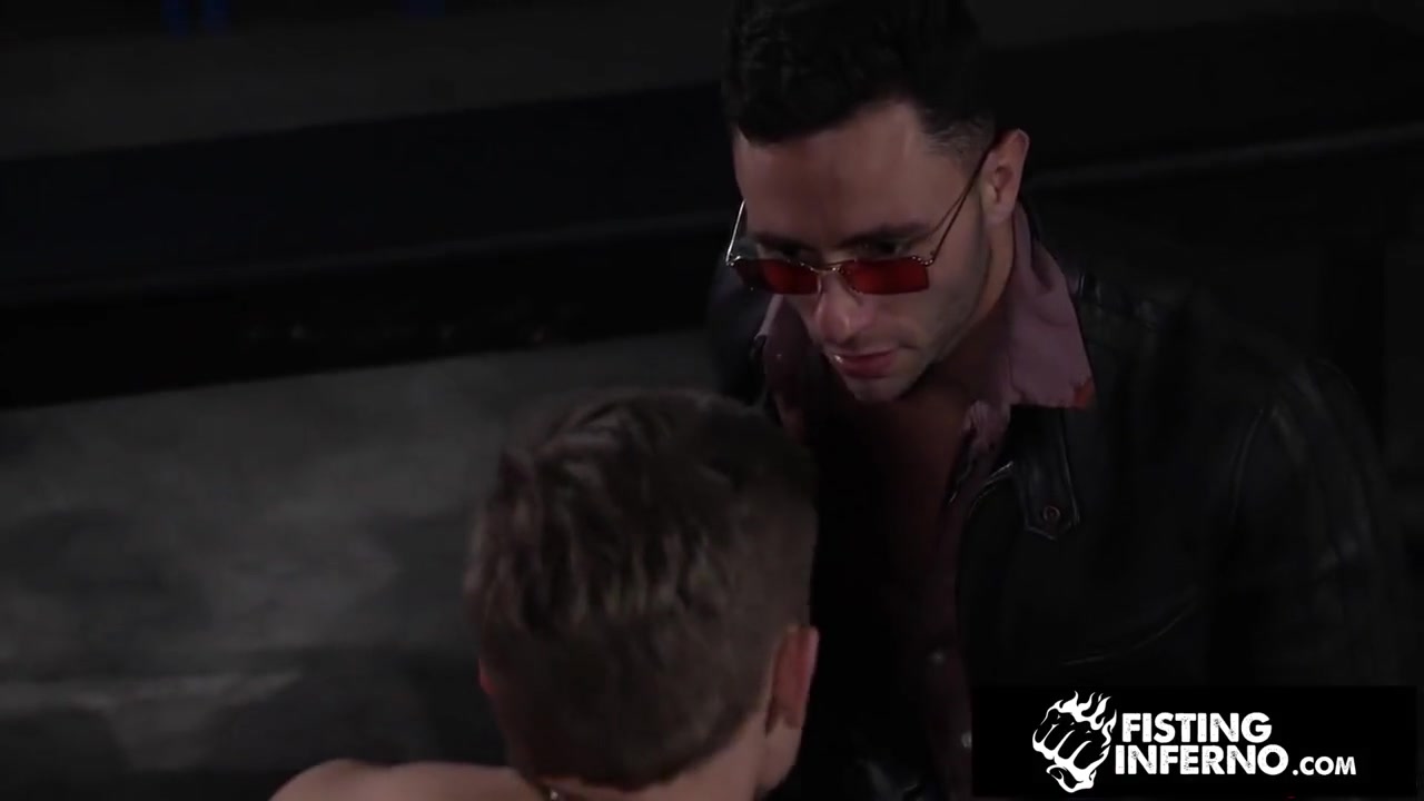 Curious Fuckers First Fisting At Club Gay Bdsm With Any One And Rew Lobo