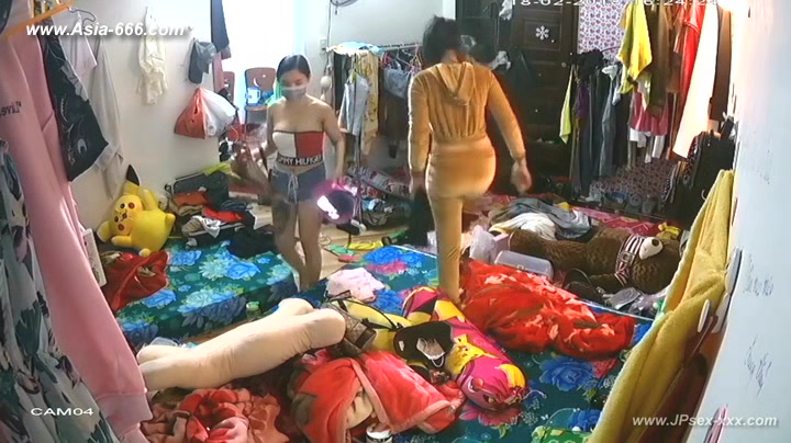 Hackers use the camera to remote monitoring of a lover's home life.475