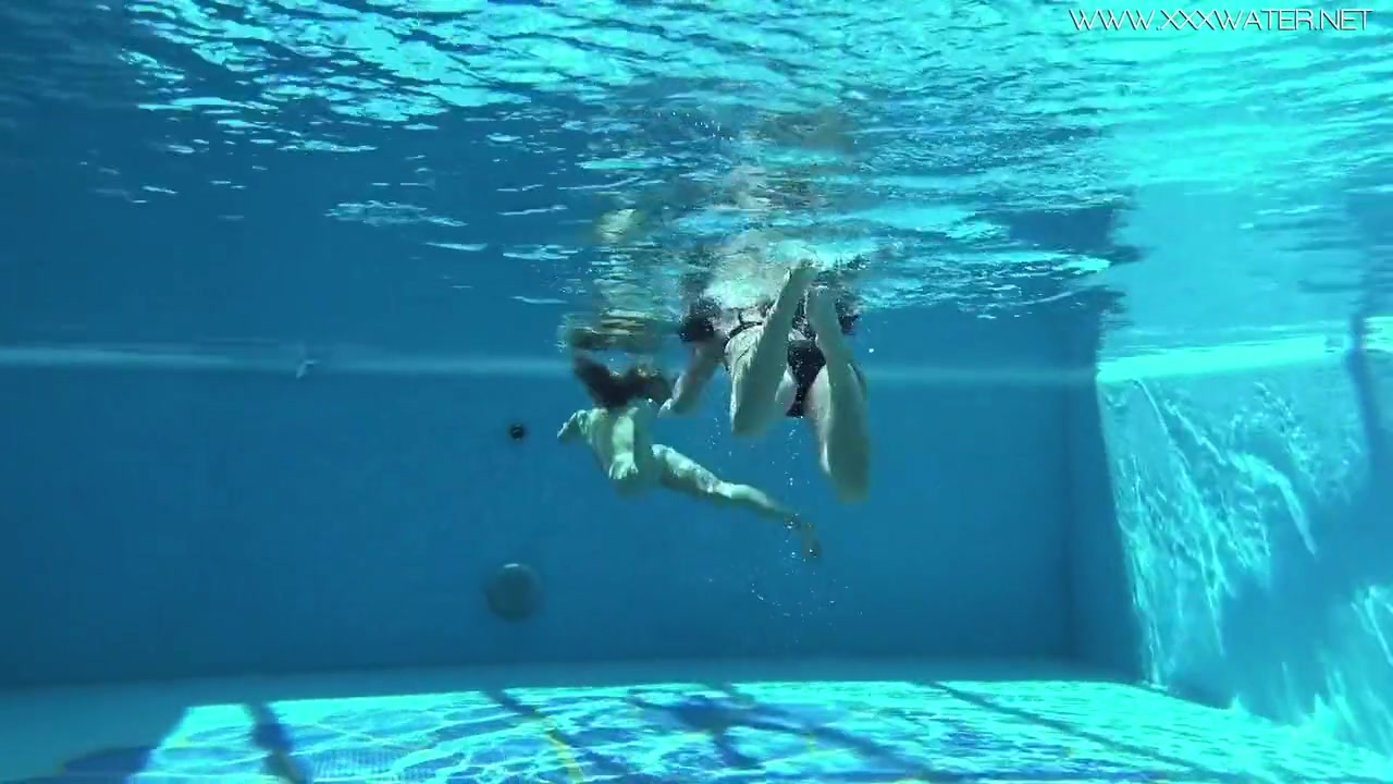 Jessica Lincoln And Lindsey Cruz - Pretty Hot Hotties Cruz And Jessica Swim Naked Together