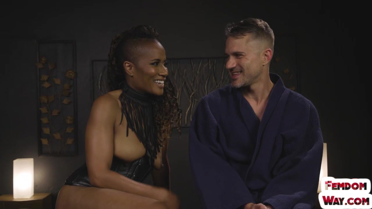 Whipping ebony femina punishes male in BDSM session