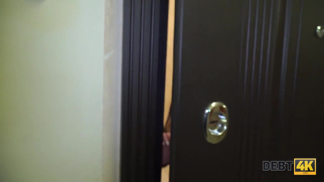 DEBT4k. Poor waitress should close her debts having passionate sex