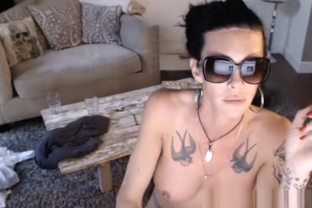Hot Tattooed Shemale Masturbate On Cam