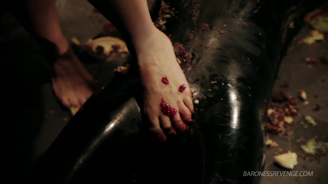 Ep 3 - Bizarre dinner date: Dominant sploshing - KINK