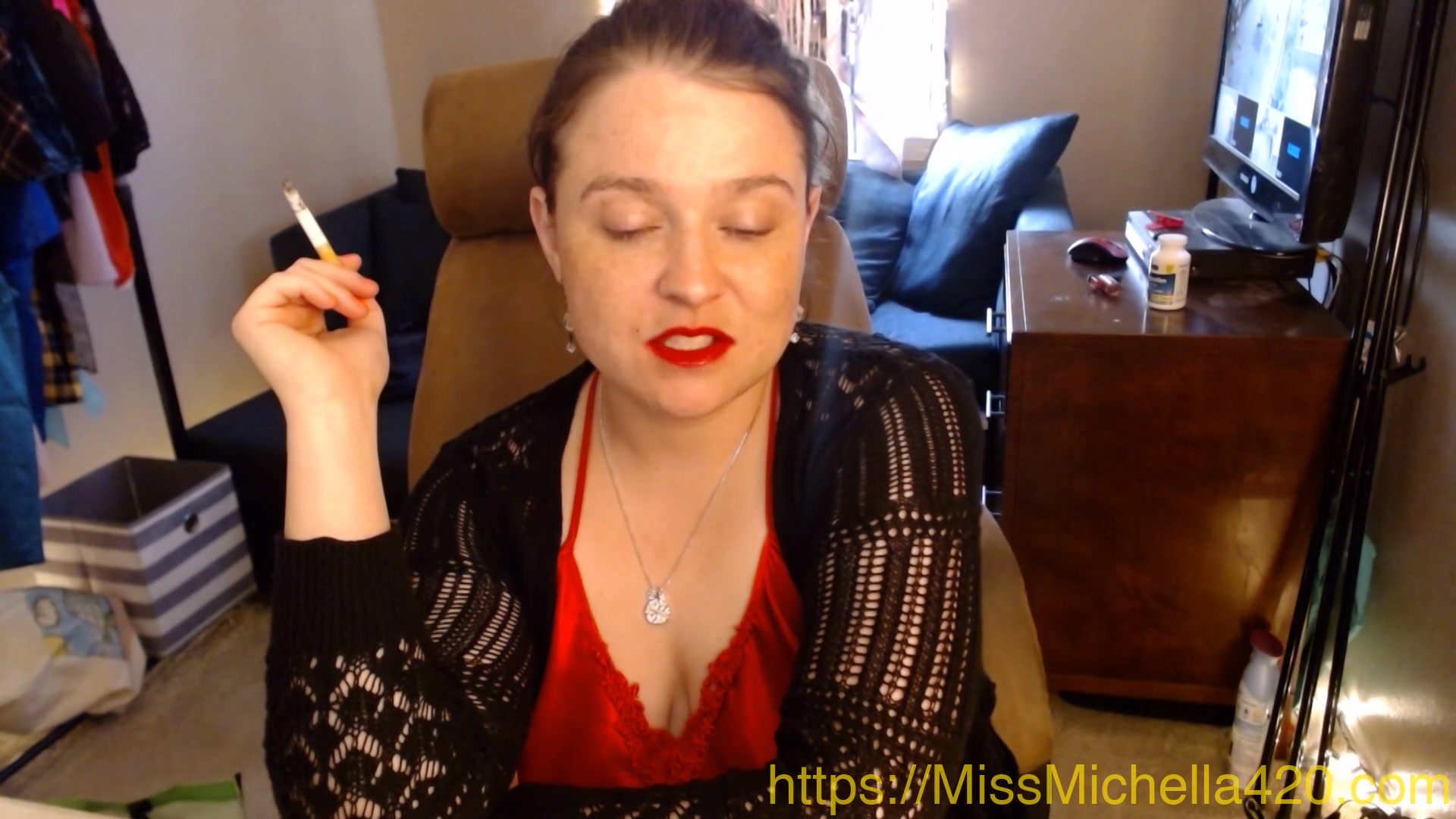 I Could A Better Orgasm From This Battery Than I Could Ever Get From You Little Shrimp Boy - Missmichella420