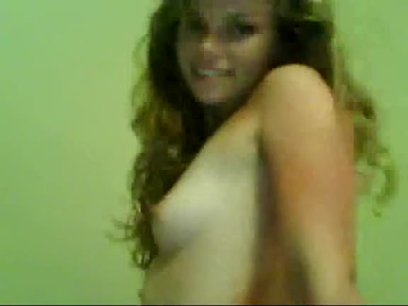 She smiles when she is pleasured on selfshot clip